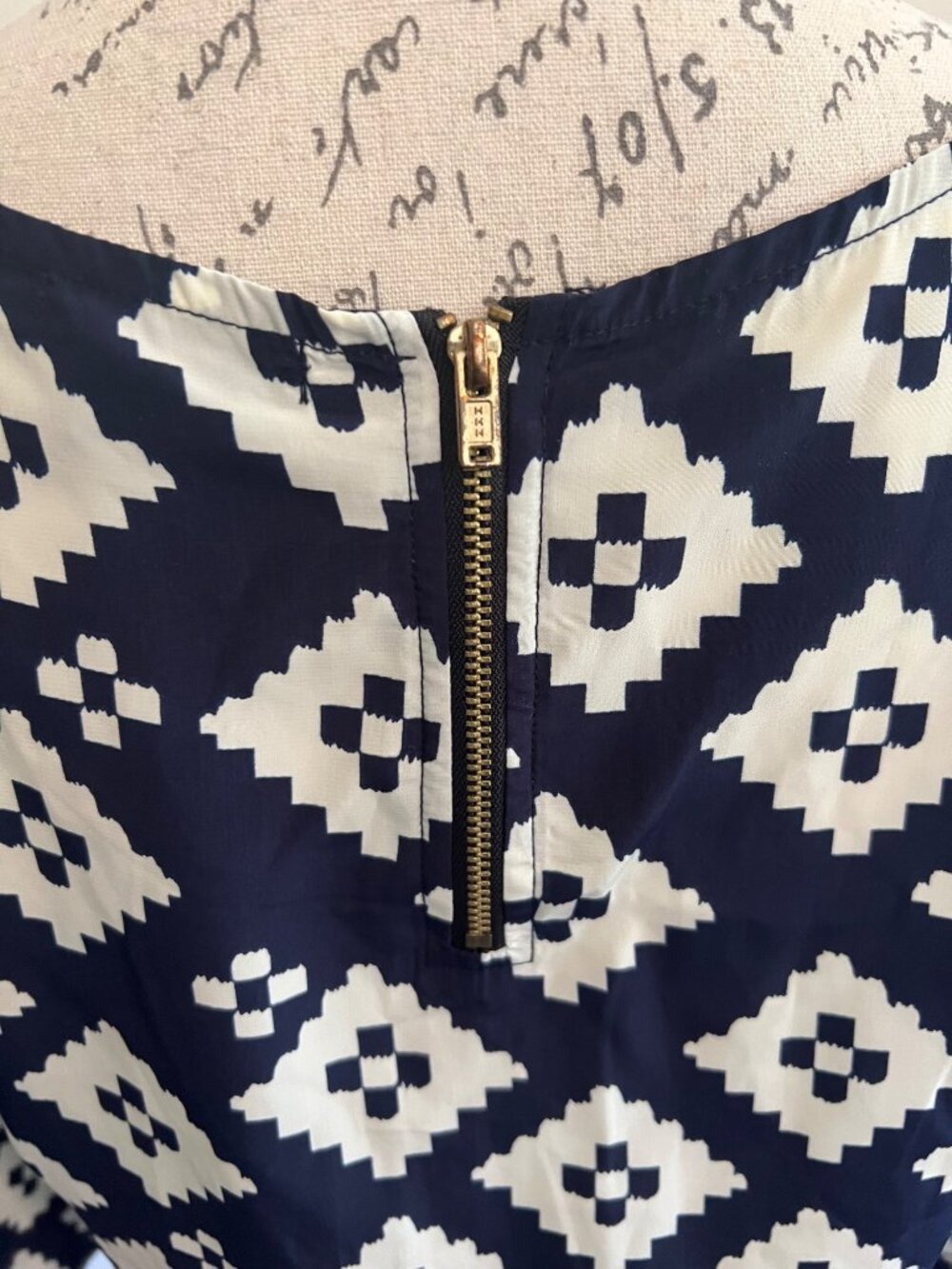 Timing Blue & White Geometric Aztec Print Blouse Shirt Classic M Office Career - Picture 5 of 8